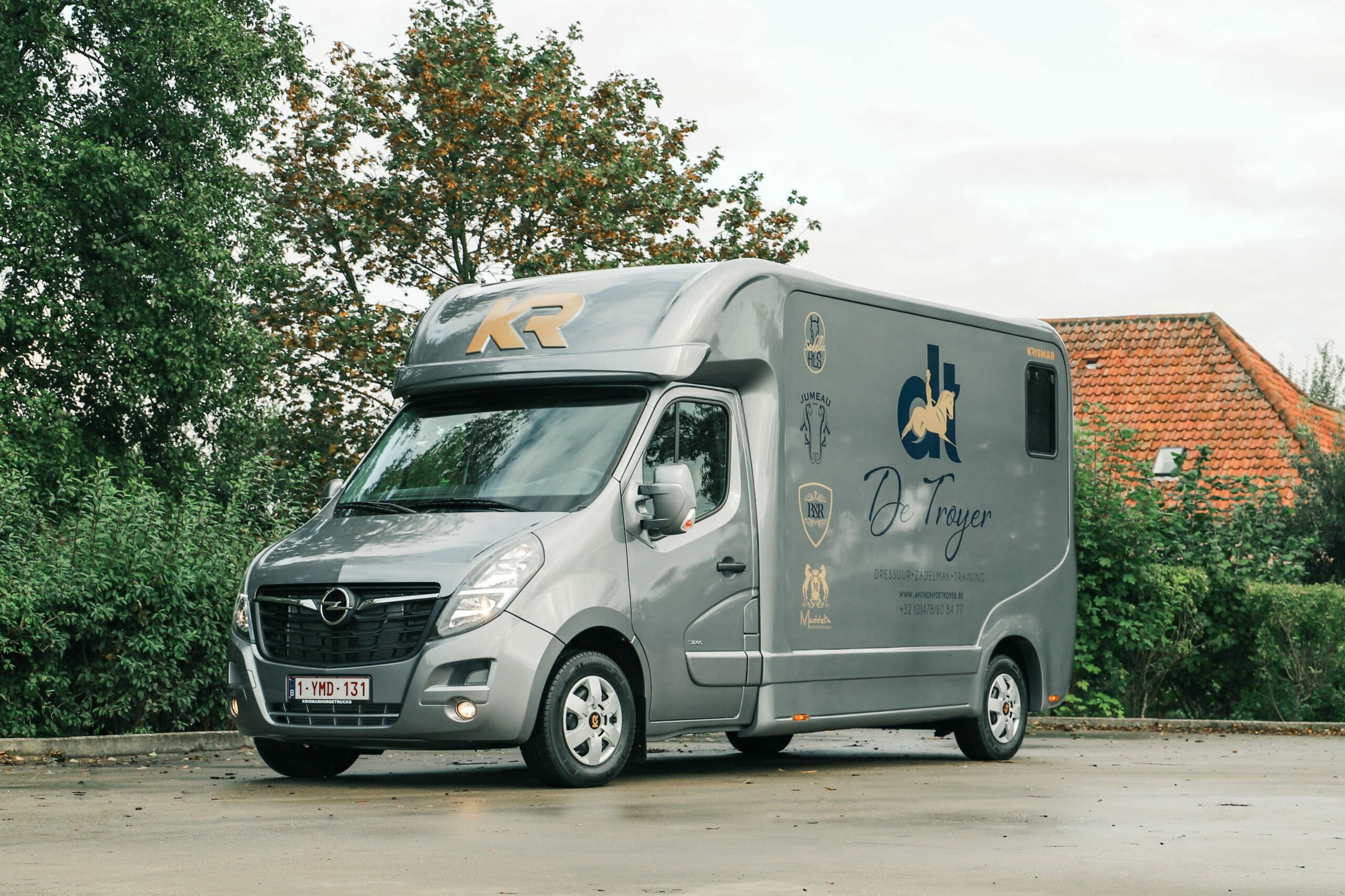 Krismar 2 paard horsetruck grijze kleur