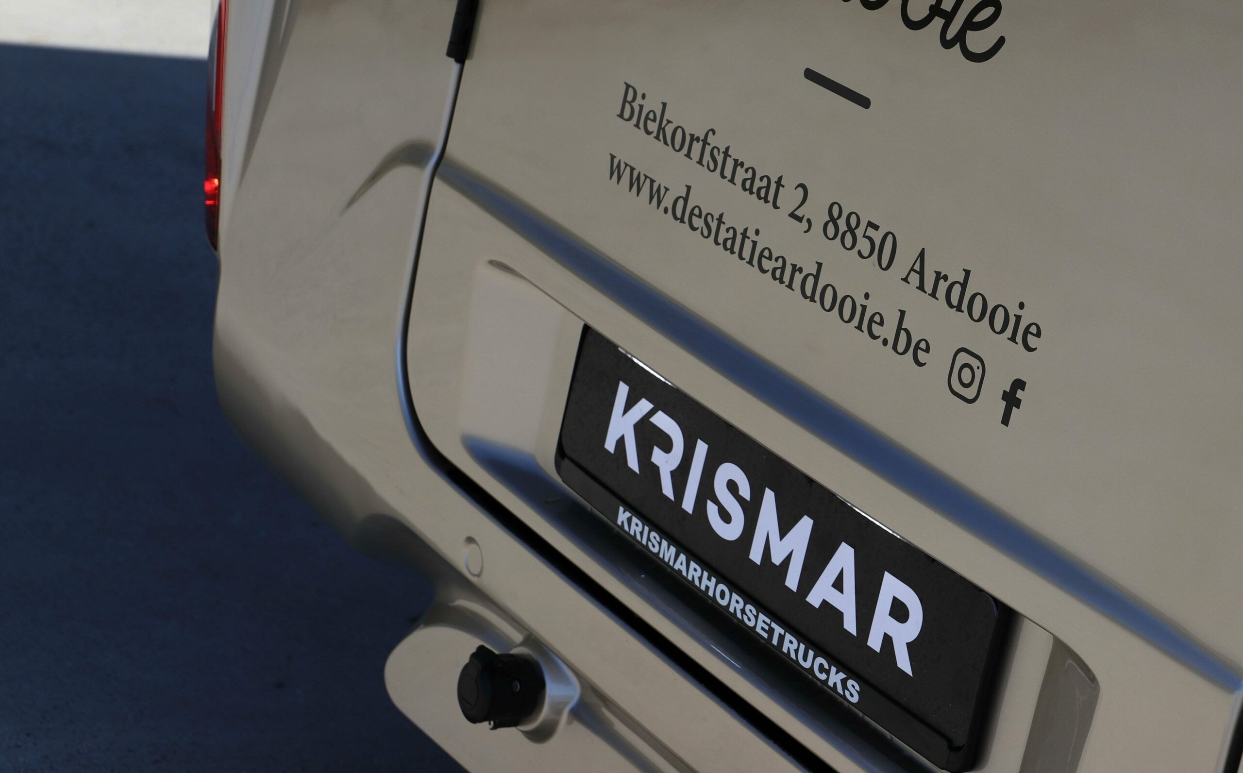 krismar 2 paards wagen met rijbewijs B voor de Statie