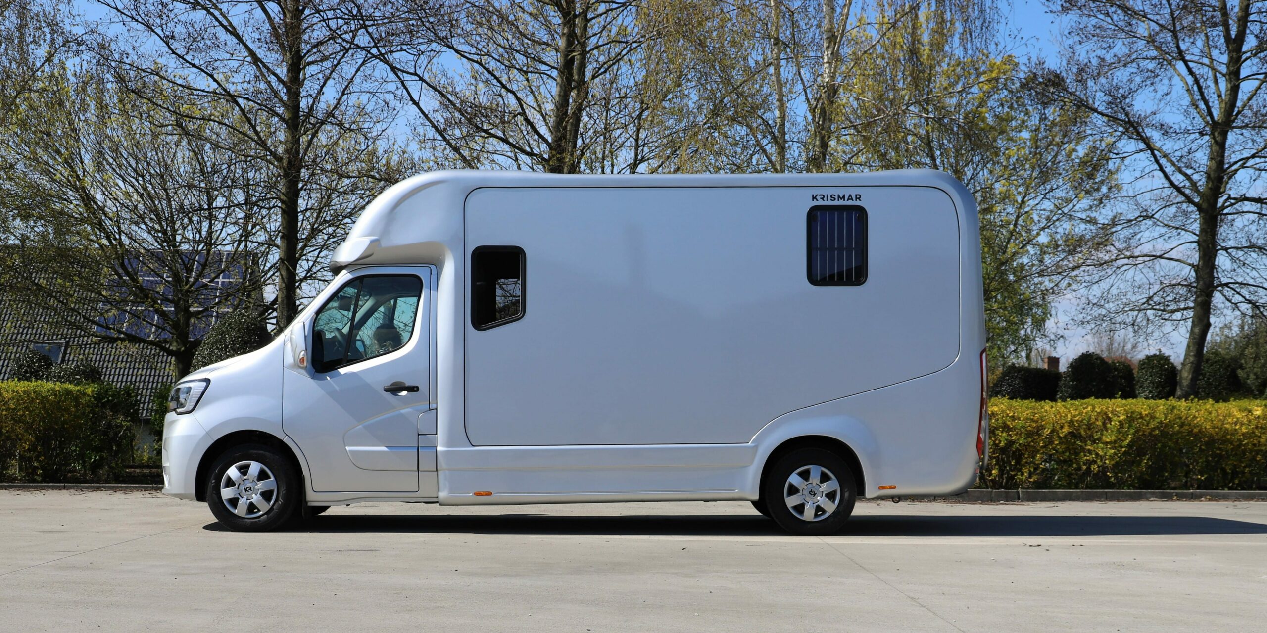 Krismar 2 paard horsetruck grijze kleur