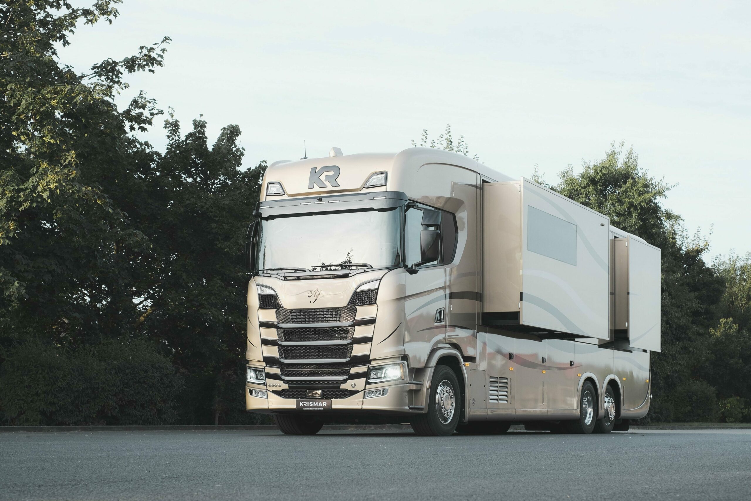 Een foto van een exclusieve Krismar Motorhome gebouwd op een Scania chassis.