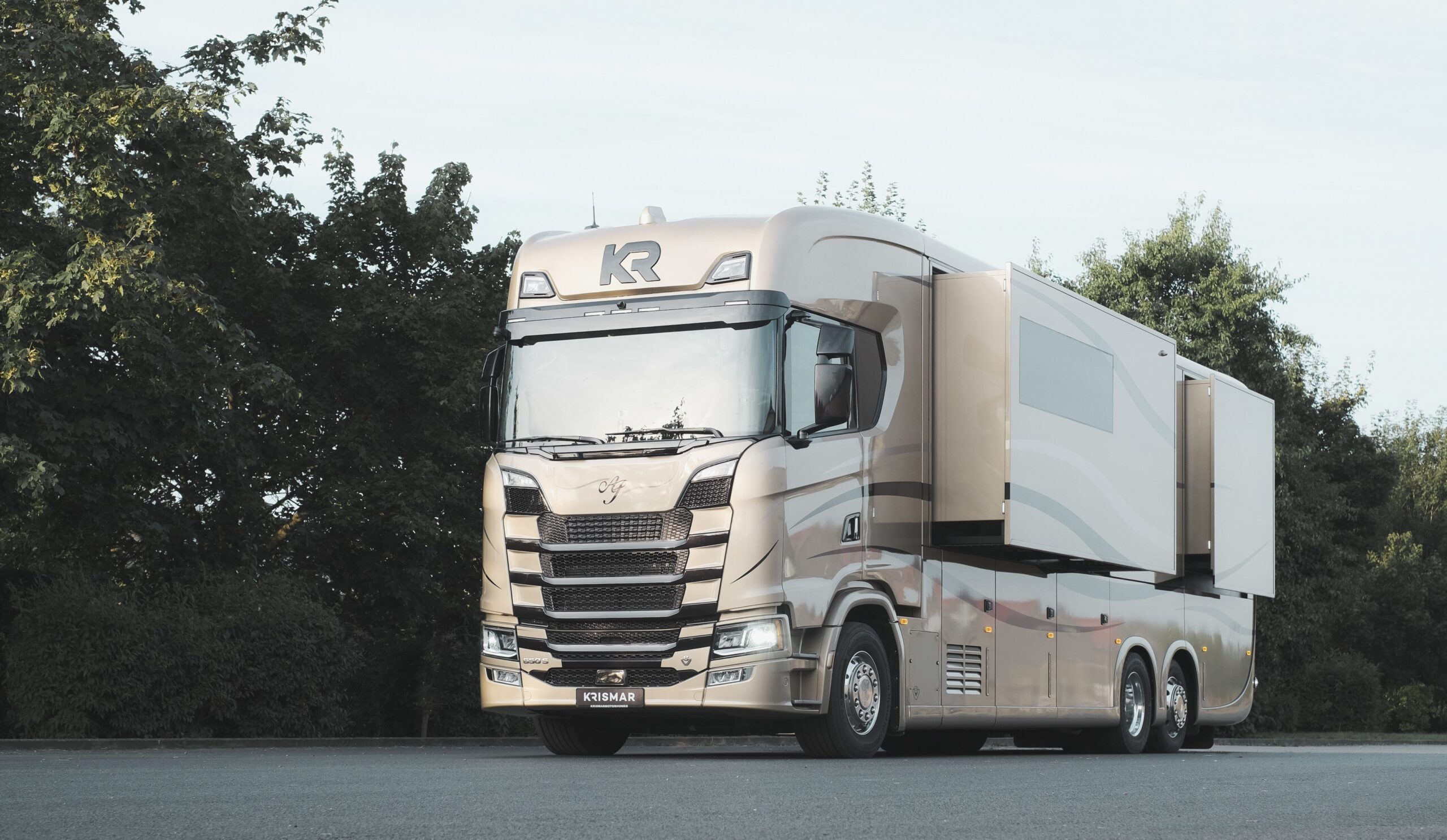 Een foto van een exclusieve Krismar Motorhome gebouwd op een Scania chassis.